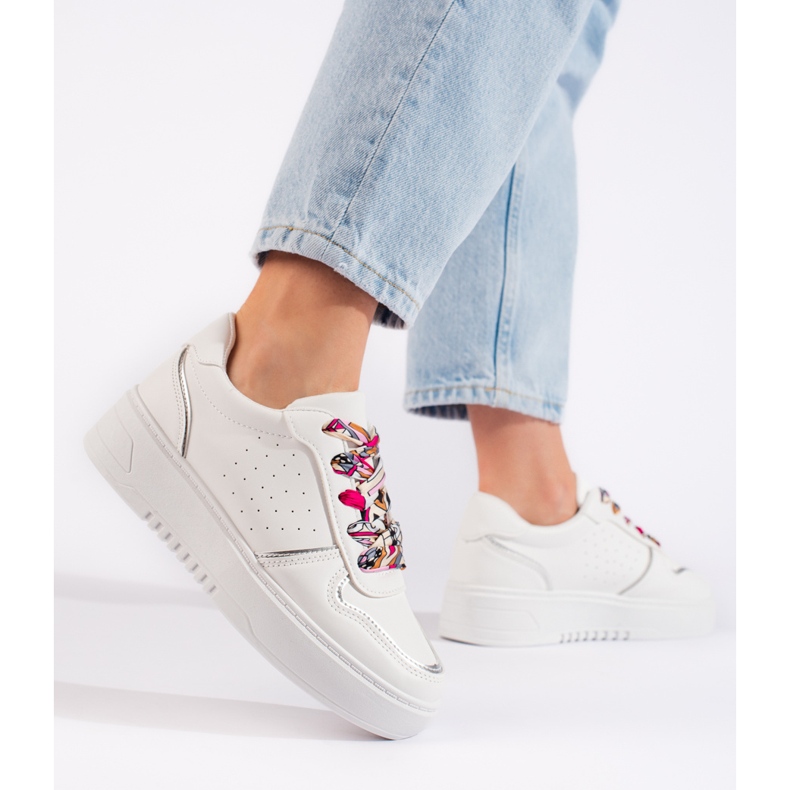 Bijele ženske tenisice koje se vežu trakom bijela 2