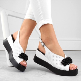 Ženske kožne wedge sandale s perlama, bijele Filippo DS6076 bijela 1