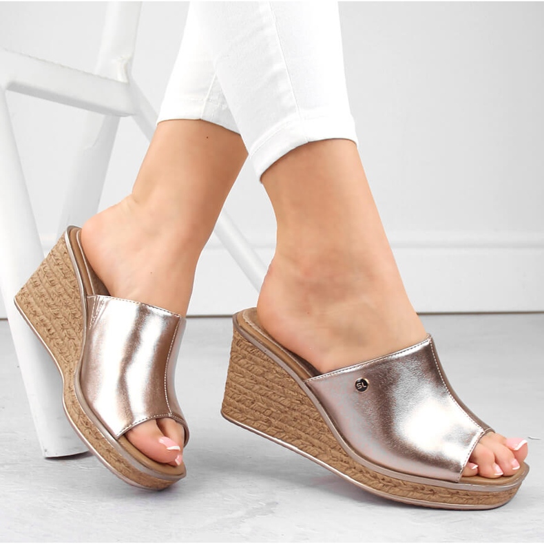 Ženske zlatne sandale na klin Sergio Leone KL213 zlatni 1