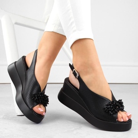 Crne kožne ženske sandale na wedge s perlama Filippo DS6076 crna 1
