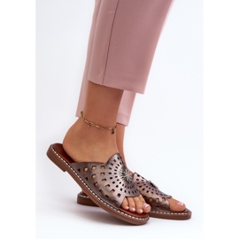 Sjajne ženske japanke na ravnu petu s bakrenim ukrasom Ebirena smeđa 2