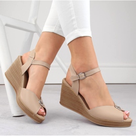 Bež kožne ženske sandale na wedge Filippo DS6026 1