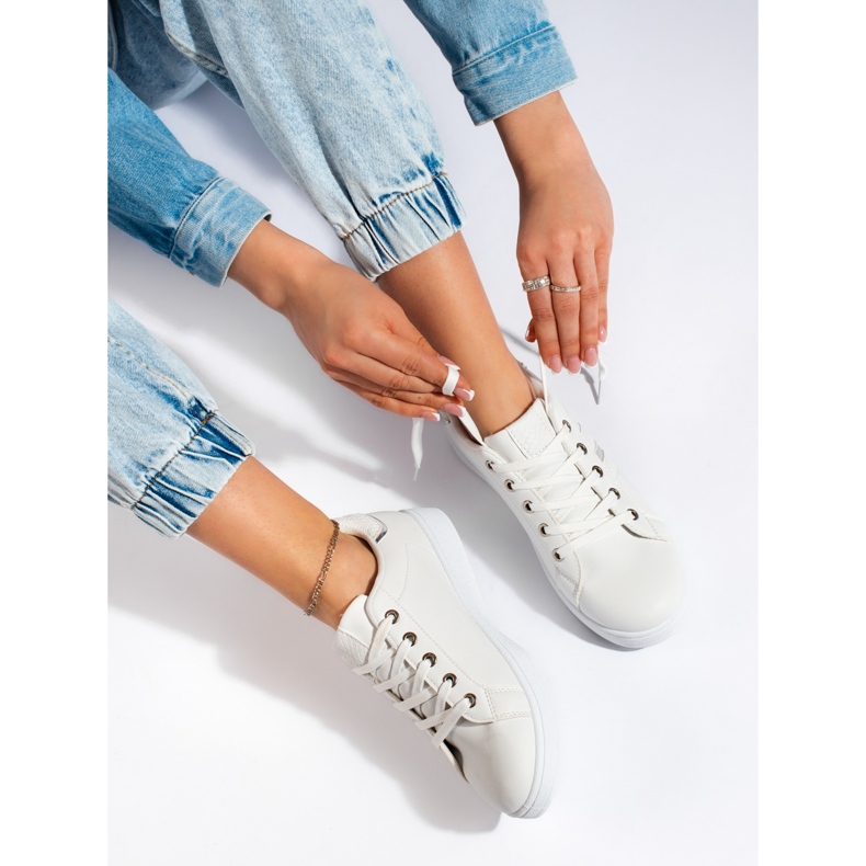 Bijele sportske cipele na vezanje bijela 1