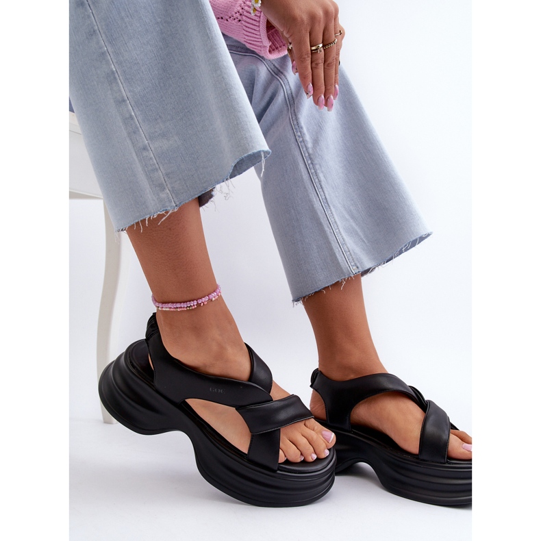 Ženske kožne sandale na debelom potplatu crne GOE NN2N4106 crna 2