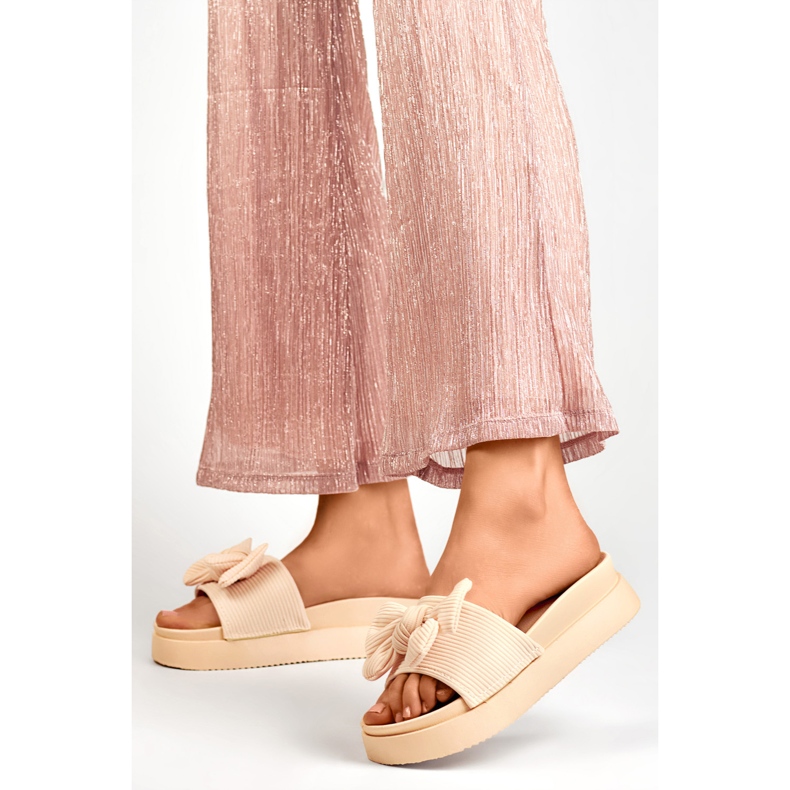 Bež ženske papuče s mašnom na debelom potplatu 2