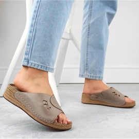 Udobne ženske kožne sandale na wedges u bež boji Helios 137.02 2