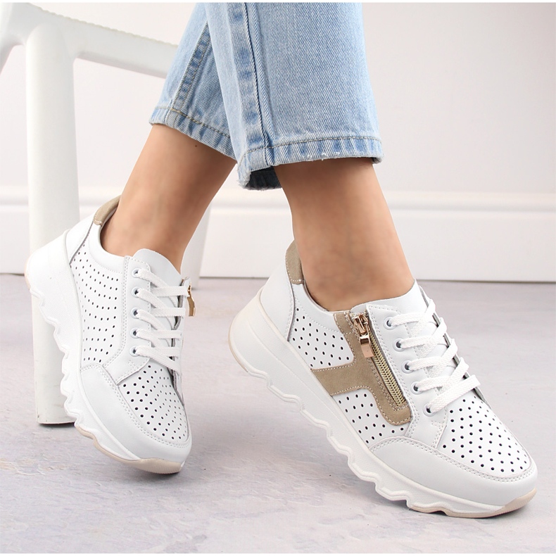 Kožne ženske sportske cipele s otvorenim klinom, bijele, T.Sokolski 245 bijela 1