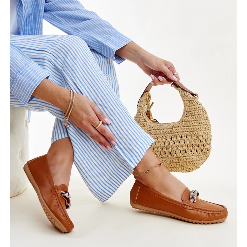 Smeđe mokasine ukrašene Adiba kamenčićima smeđa 1