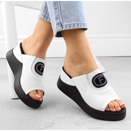 Ženske kožne ažur sandale na wedges, bijele Filippo DK6141 bijela 1