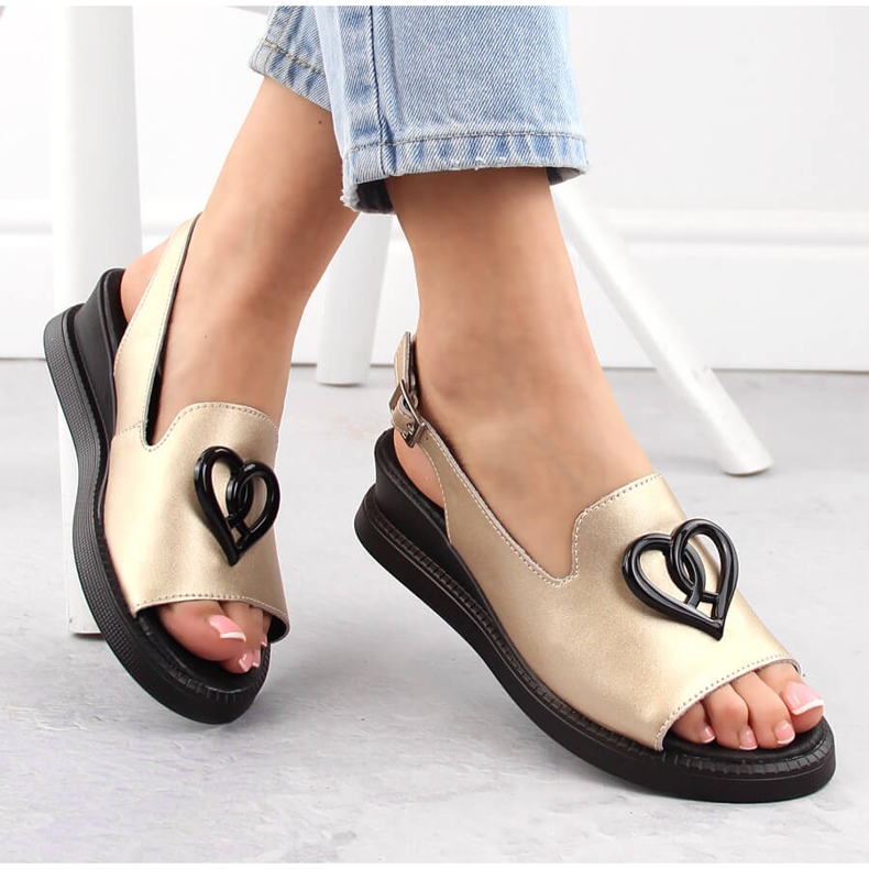 Ženske kožne sandale na wedge, zlatne Filippo DS6069 zlatna 1