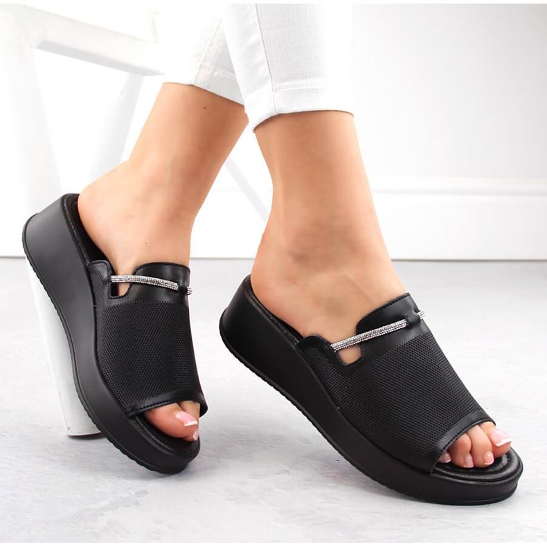 Crne kožne ženske sandale na wedge Filippo DK6067 crna 1