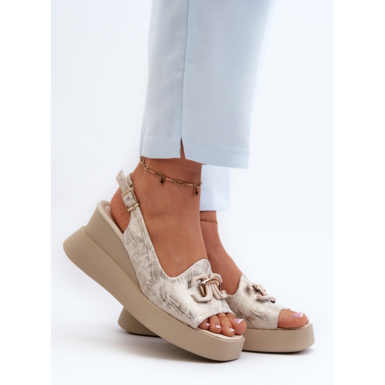 Ženske sandale na platformu i tanku sa zlatnim ukrasom Janesca 2