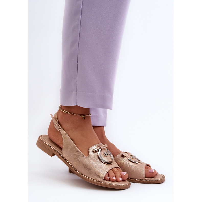 Elegantne ženske sandale sa zlatnim ukrasom na ravnu petu, ružičasto zlatne S.Barski KV27-053 zlatna 2