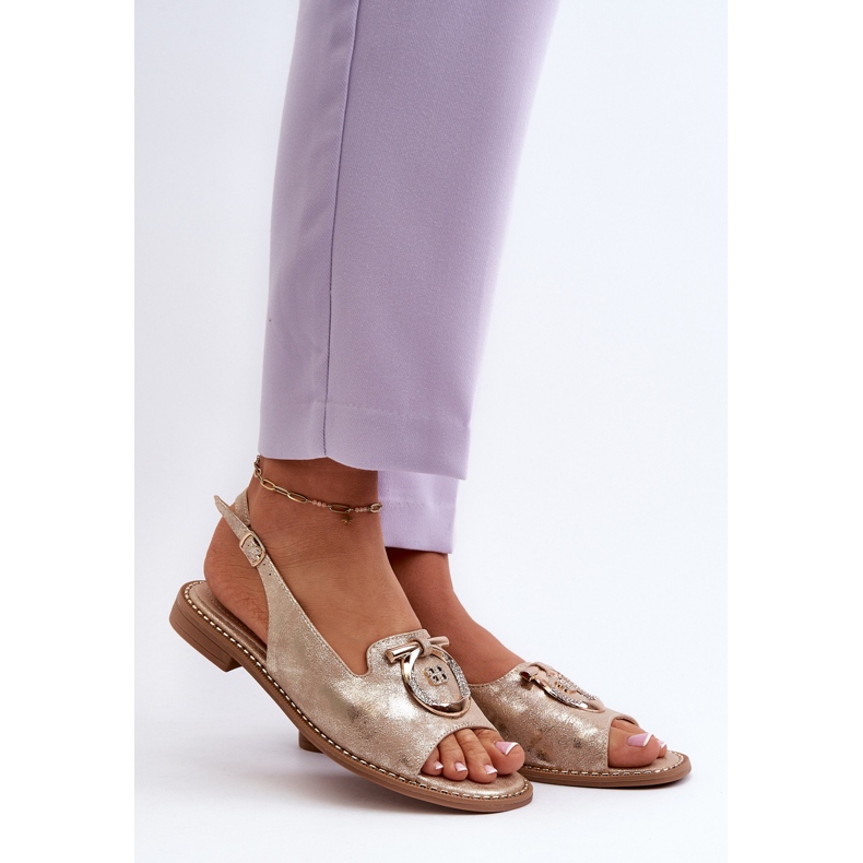 Elegantne ženske sandale sa zlatnim ukrasom na ravnu petu, zlatne S.Barski KV27-053 2