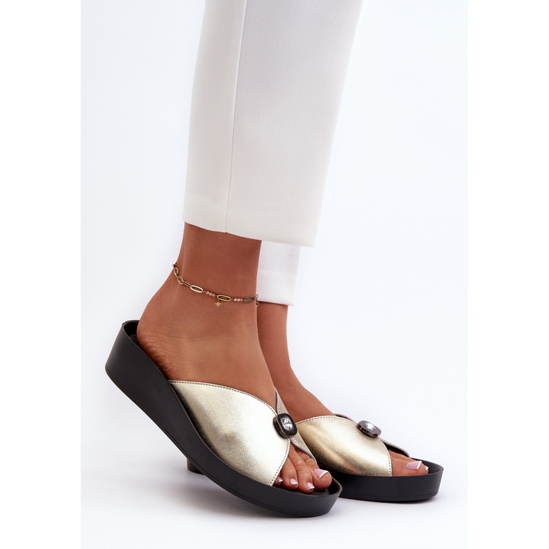 Ženske kožne japanke sa zlatnim ukrasom S.Barski KV27-027 2