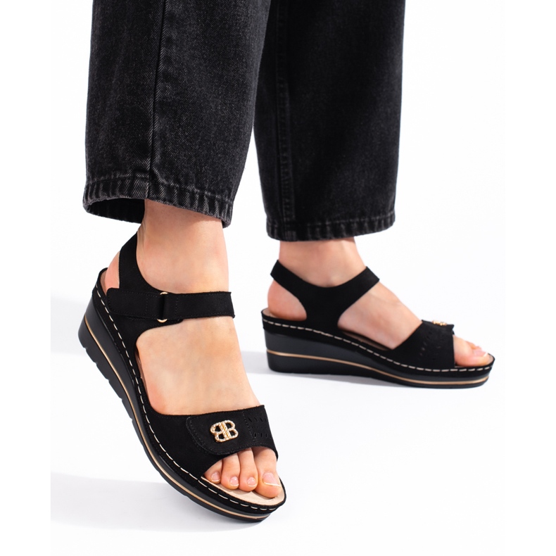 Crne sandale na klin od antilopa crna 1