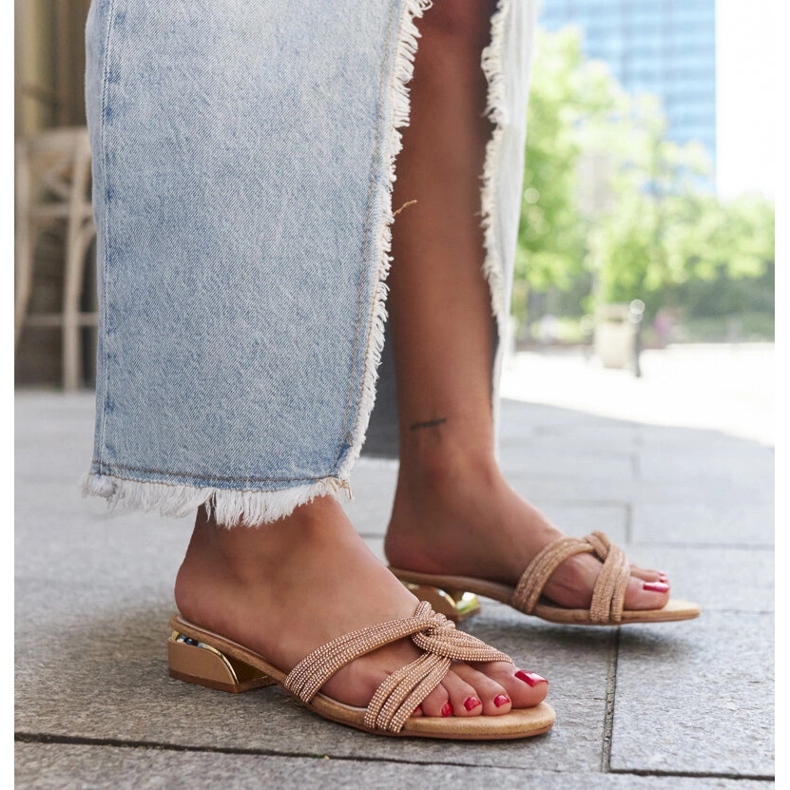 Bež japanke na nisku petu ukrašene Ulma kamenčićima 1