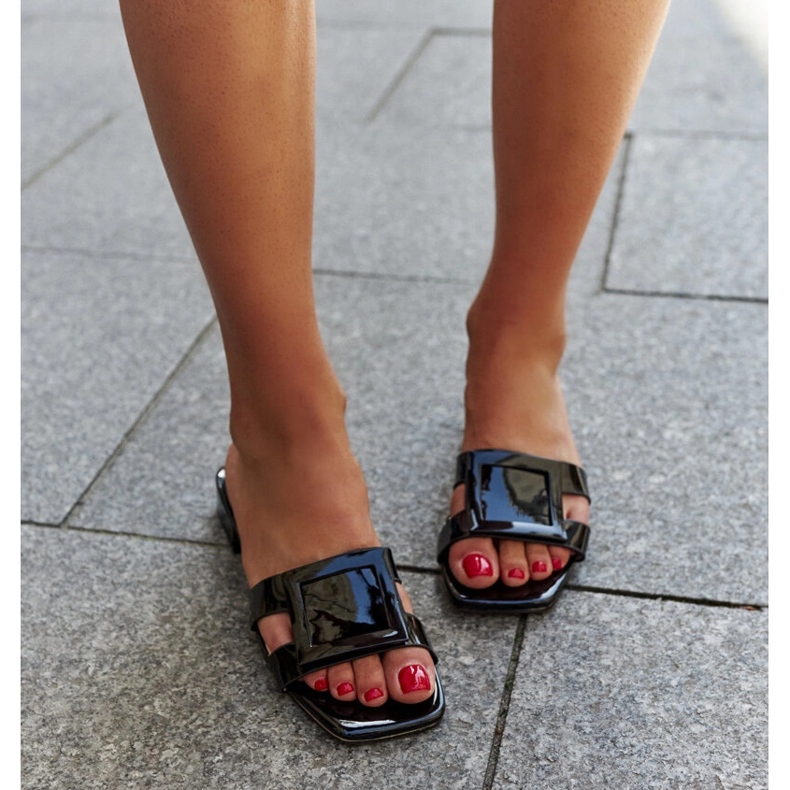 Crne lakirane papuče s Mancinia kožnim umetkom crna 1