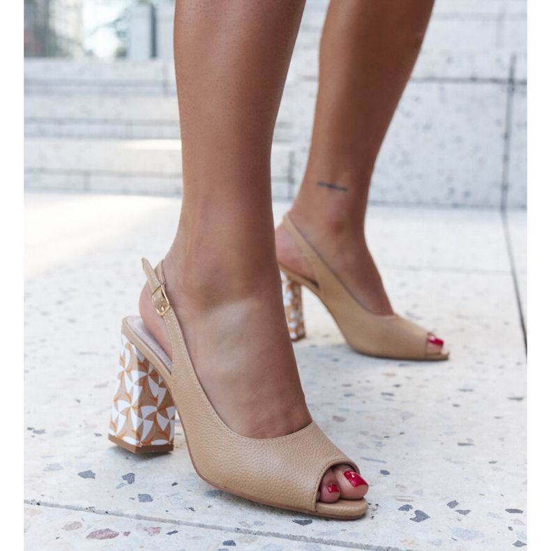 Hasna sandale na visoku petu sa ukrasnom petom bež 1