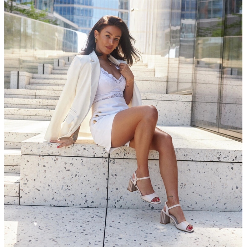 Sandale s kožnim umetkom na visokoj peti bež 2