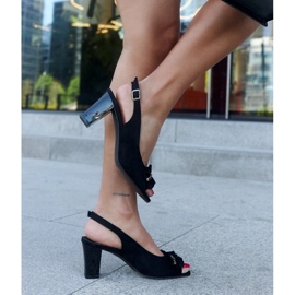 Mukaram sandale na visoku petu s ukrasnim volanom crno 1