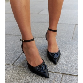 Cipele s kožnim umetkom i niskom Wasema stiletto petom crna 1