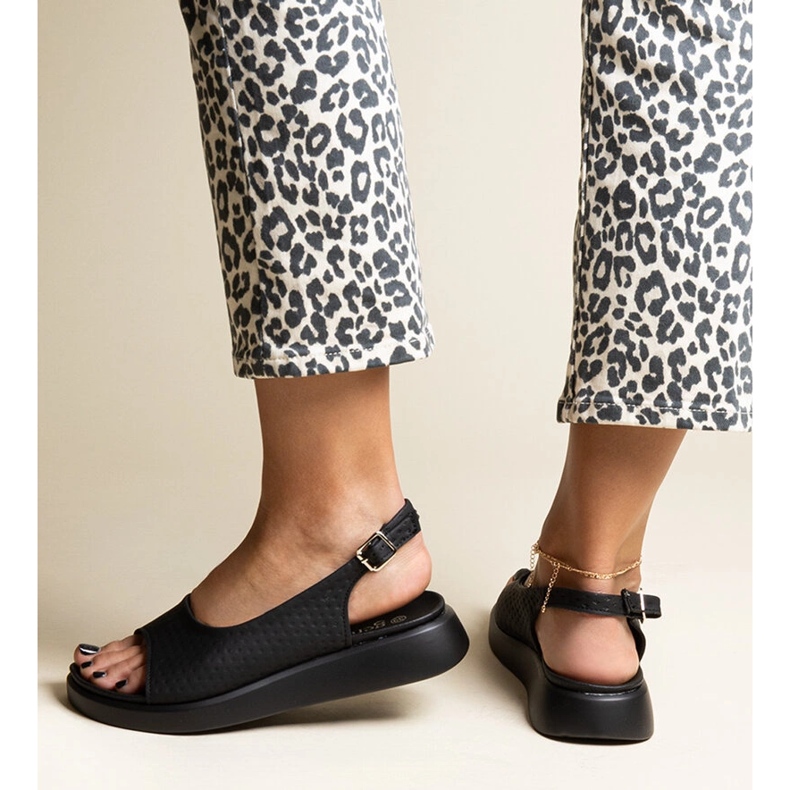 Crne sandale s debelim Hamond potplatom crna 1