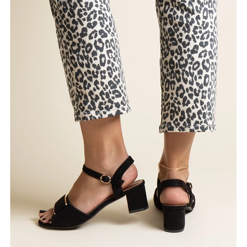 Crne sandale na nisku petu marke Frederica crna 2