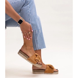 Smeđe japanke s masivnim Peletra potplatom smeđa 1