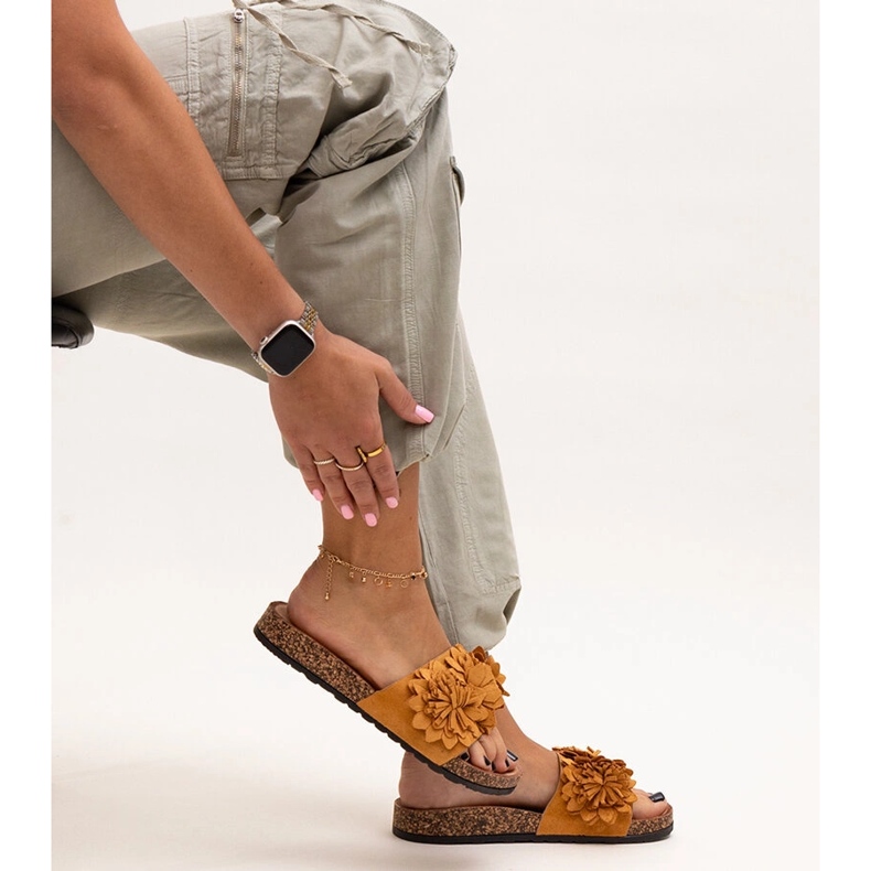 Japanke s cvjetićima na plutenom potplatu marke Almida smeđa 1