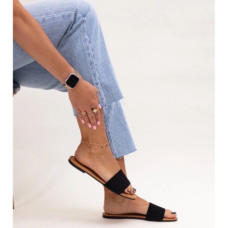 Crno izvezene Marika slajdove 1