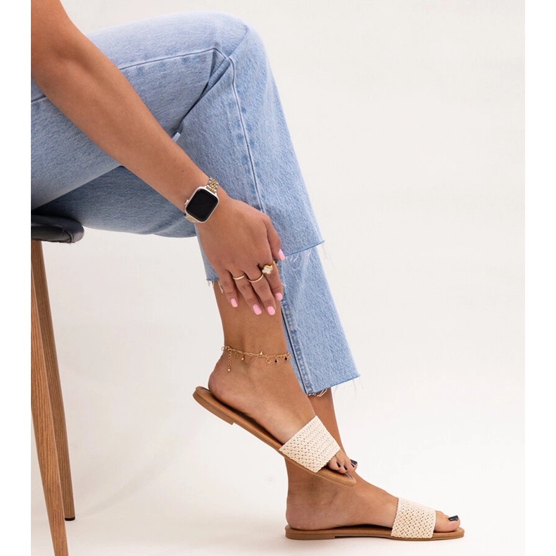 Svijetlo bež izvezene papuče Marika 1