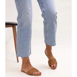 Smeđe izvezene Marika papuče smeđa 2