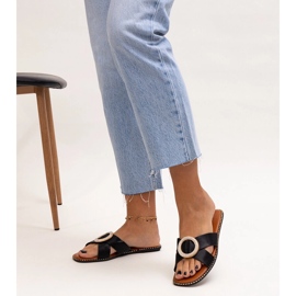 Kape ukrašene Salimba cirkon kopčom crno 1