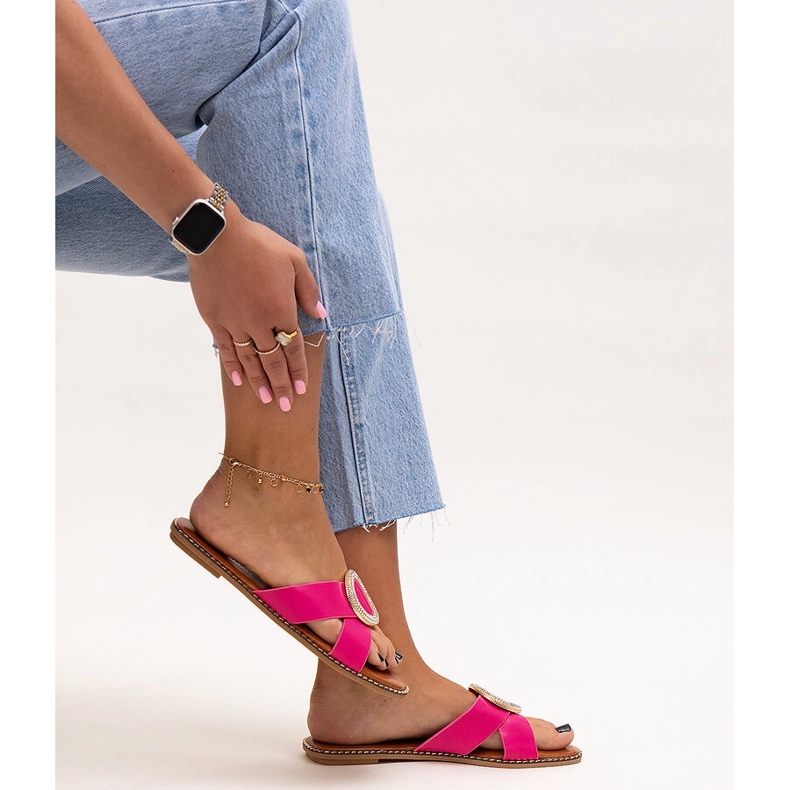 Kape ukrašene Salimba cirkon kopčom ružičasta 1