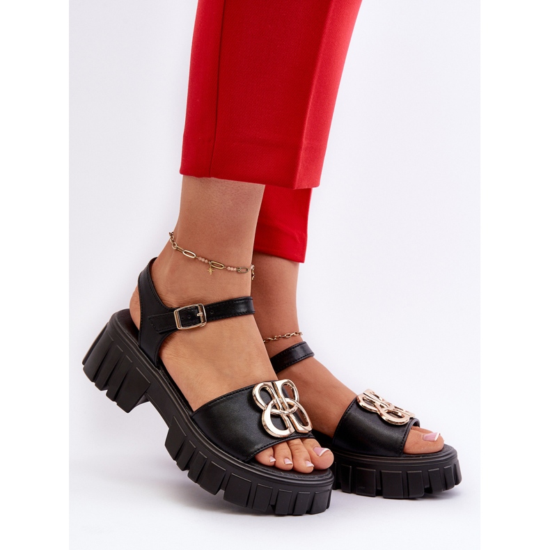 Ženske kožne sandale sa zlatnim ukrasom, crne Vinceza 7910 crno 2