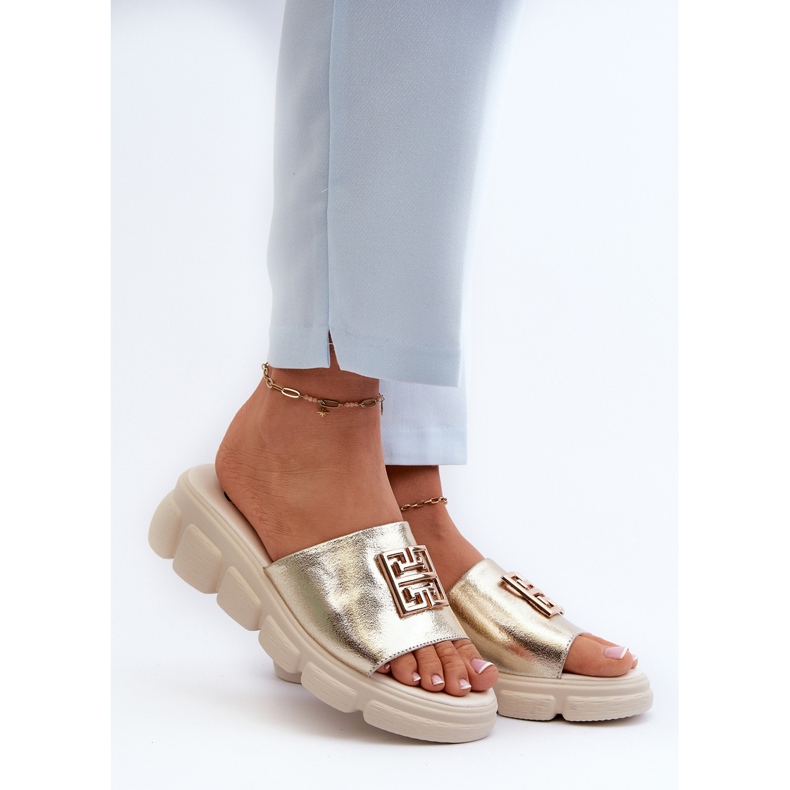 Ženske kožne japanke sa zlatnim ukrasom na tanke Vinceza 41444 zlatna 2