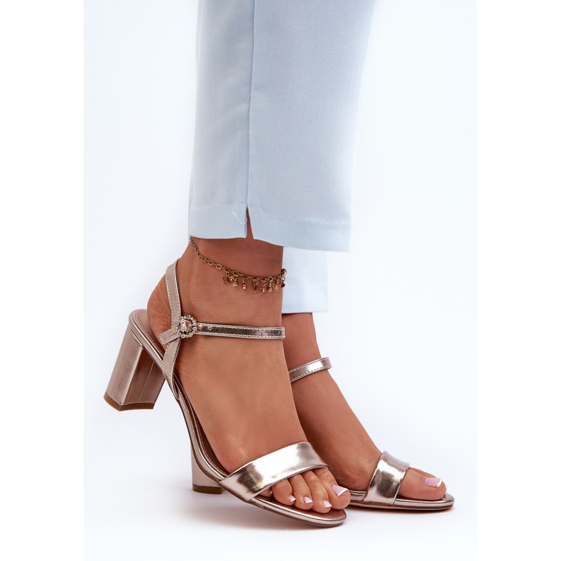 Glindra sandale na visoku petu boje šampanjca zlatna 2