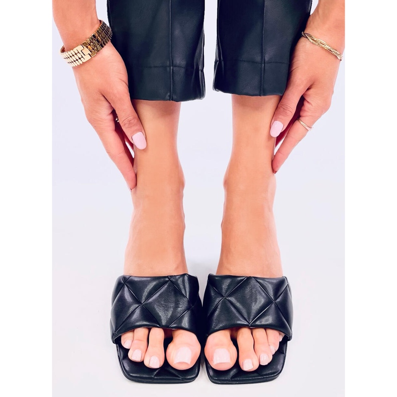 Široke papuče Helen Black crno 1