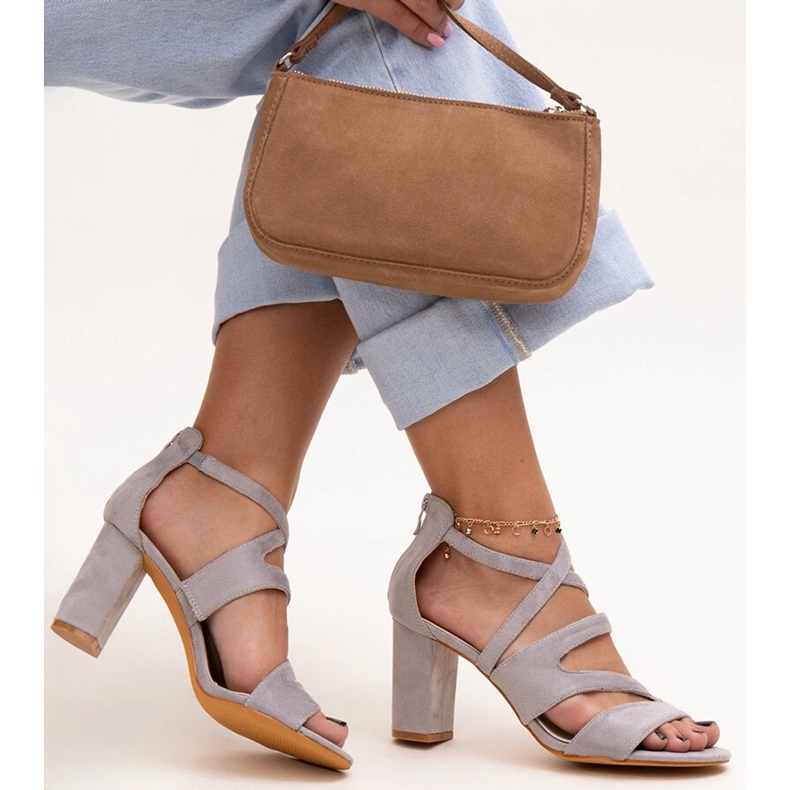 Sive sandale na visoku petu s kožnim Yanick uloškom siva 1