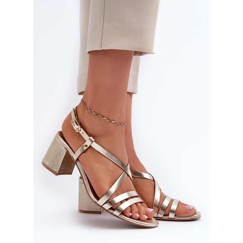 Kožne sandale na nisku petu Maciejka 06653-25 zlatne zlatni 2