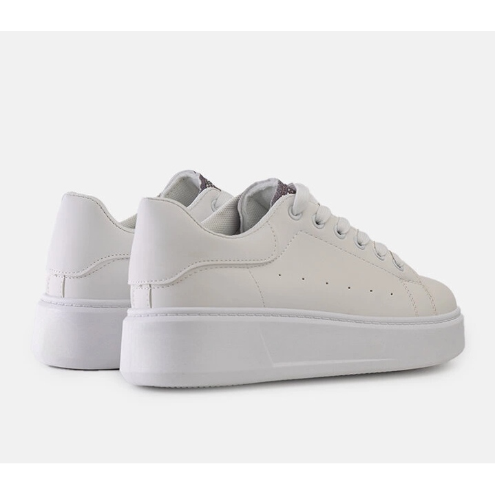 Bijele tenisice s upečatljivim Asmait ukrasom bijela 1