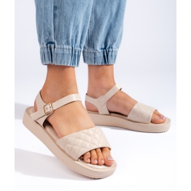 Ženske bež sandale na platformu 2