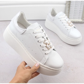 Ženske kožne cipele na platformu sa medvjedićem, bijele Vinceza 66641 bijela 1