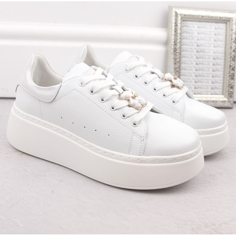 Ženske kožne cipele na platformu sa medvjedićem, bijele Vinceza 66641 bijela 2