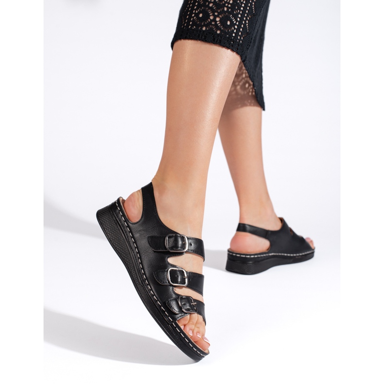 Ženske crne sandale sa kopčama crno 1