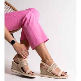 Bež Muhja sandale na klin 1