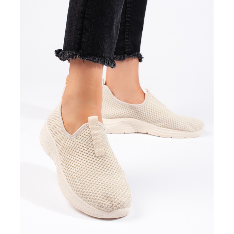 Bež sportske cipele od tekstila 1