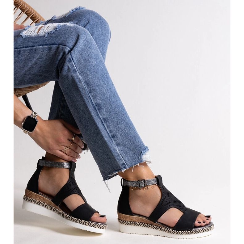 Tiuma crne sandale na niske klinove crno 1