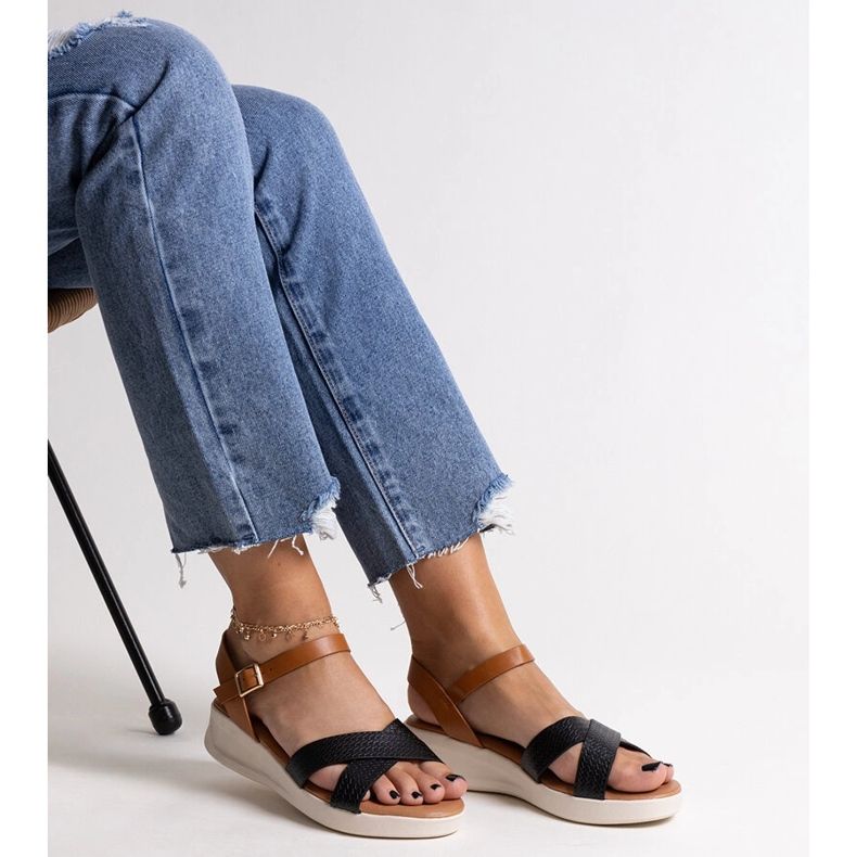 Hakima crne i smeđe niske sandale na klin crno 1